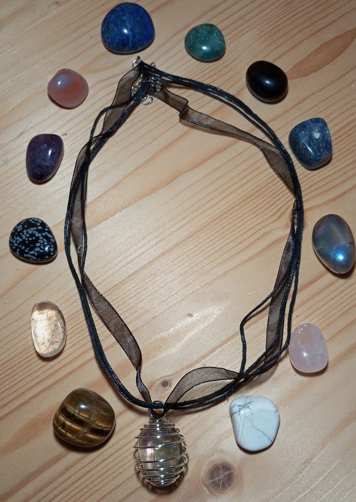 Collier porte pierre